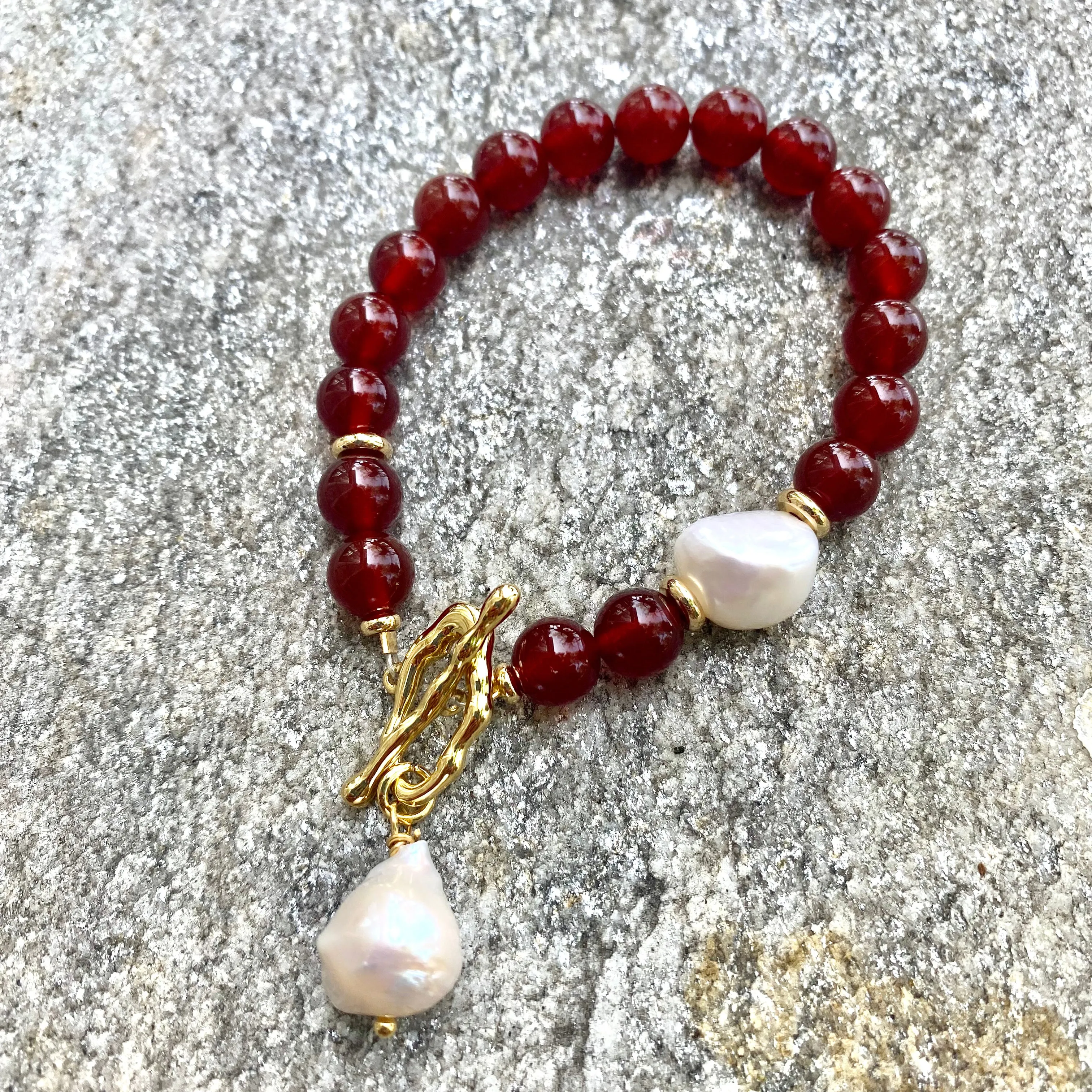 Carnelian and White Baroque Pearl Beaded Bracelet, Gold Plated Details, 7.25in