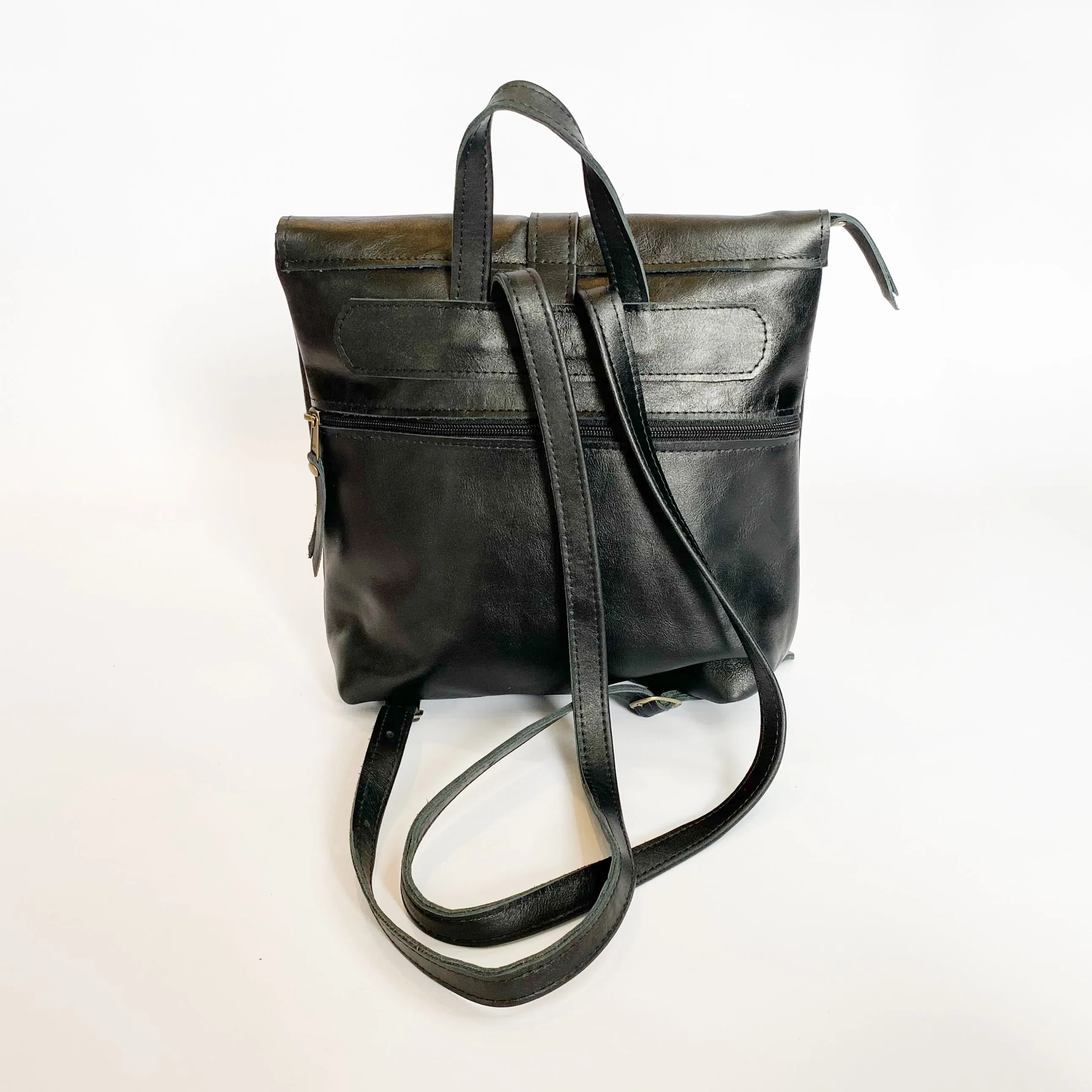 Gia black leather napsack