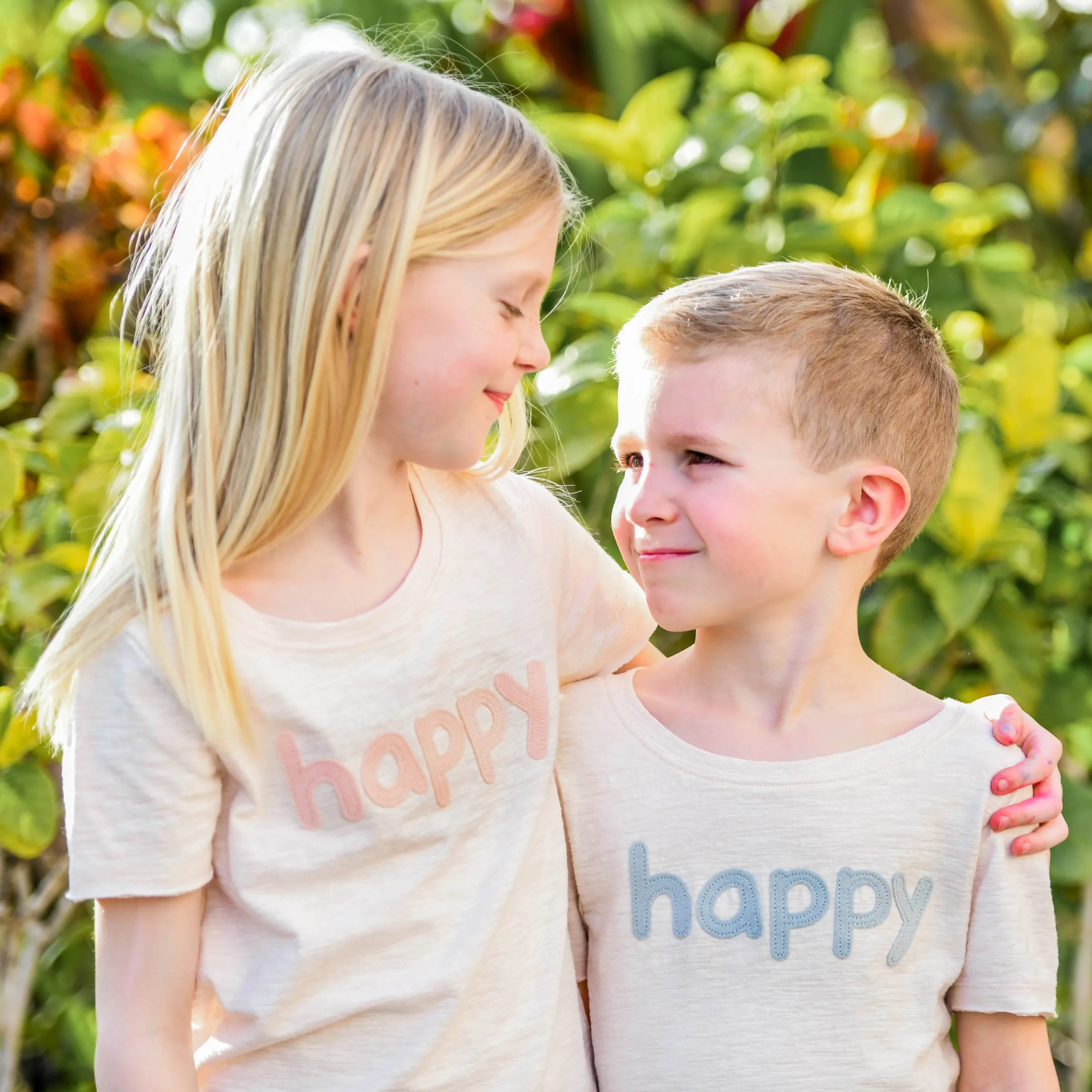 oh baby! Raw Edge Short Sleeve Cotton Slub Tee - happy Mist Applique  - Sand Heather