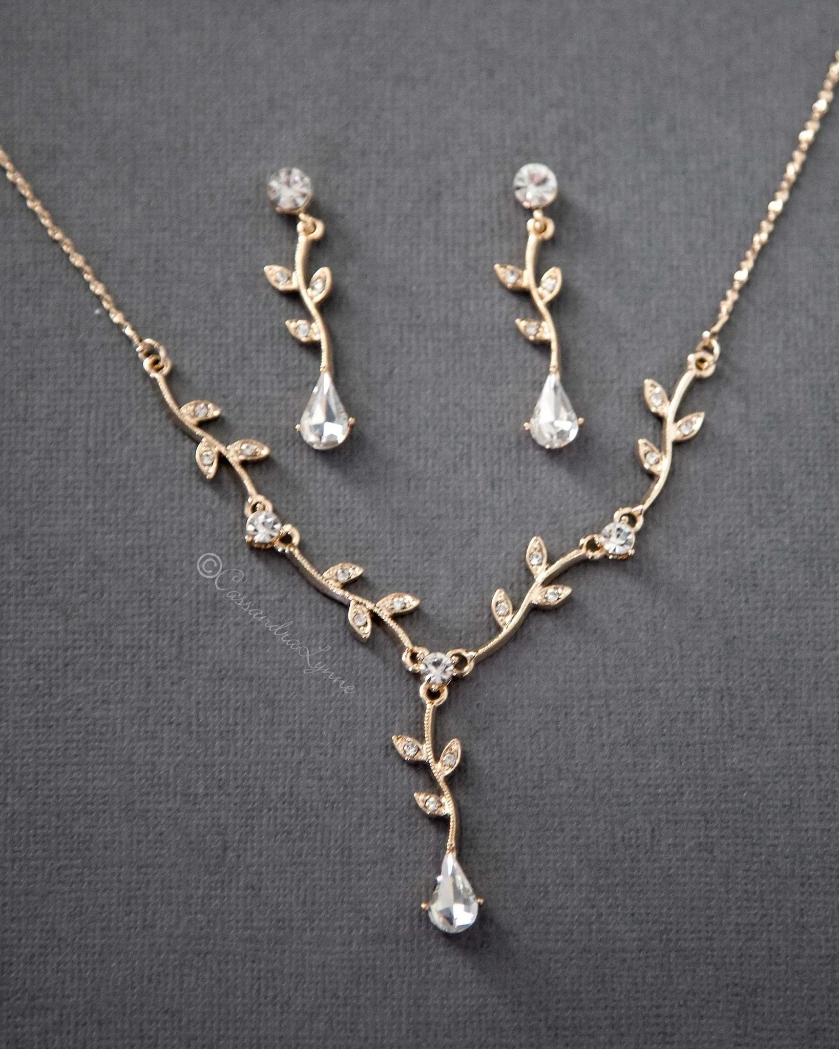 Simple Crystal Vine Necklace Set