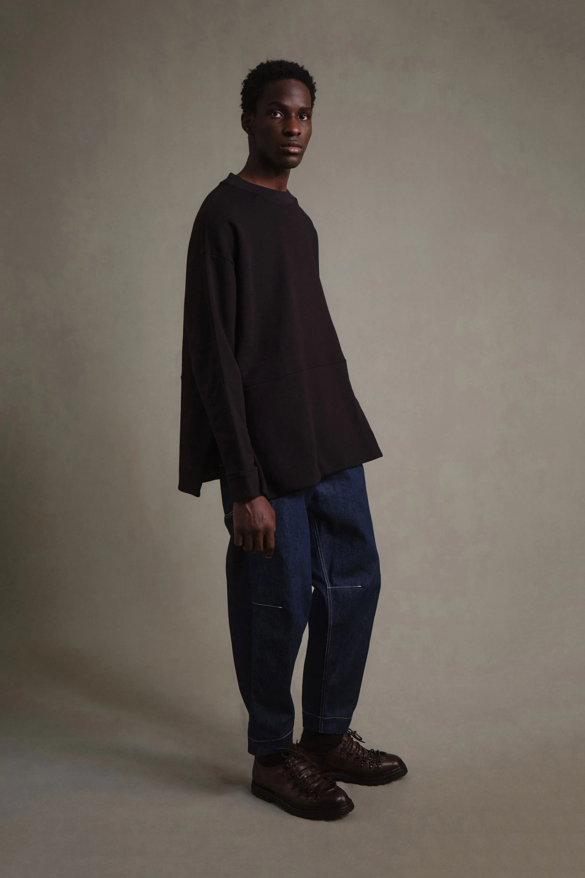 THE ARTISAN JUMPER / FLEECE JERSEY FLINT